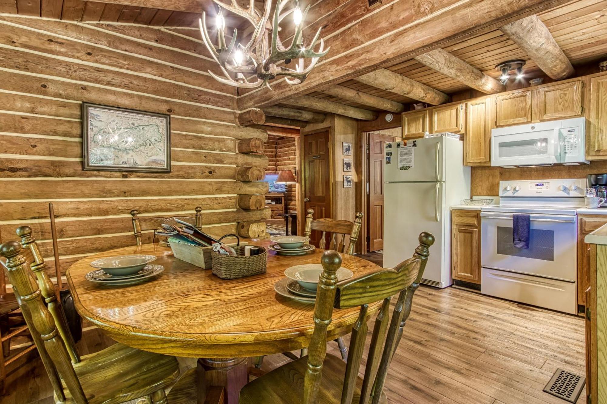 Very Private, Real Log Cabin With Hot Tub! Sevierville Exterior photo