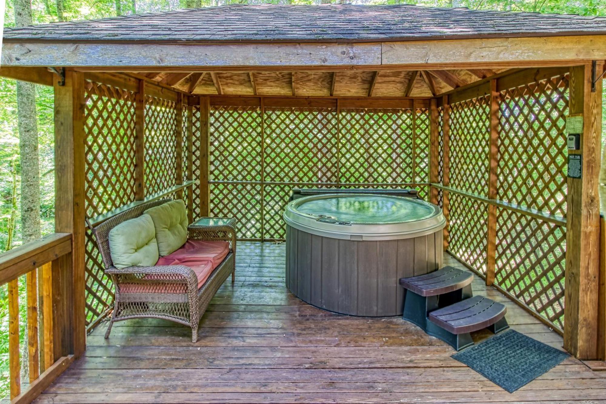 Very Private, Real Log Cabin With Hot Tub! Sevierville Exterior photo